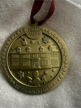 Disney Home Alone D23: On the Road Exclusive Metal Ornament - 35th Anniversary